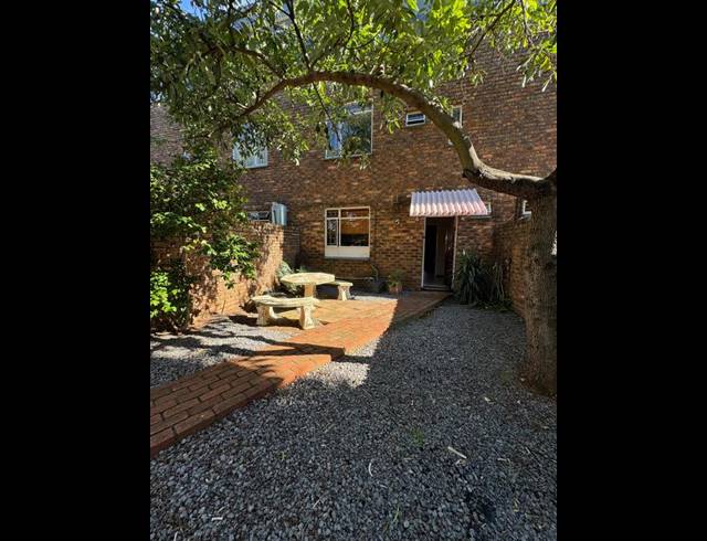 3 BEDROOM TOWNHOUSE FOR SALE IN LYTTELTON MANOR